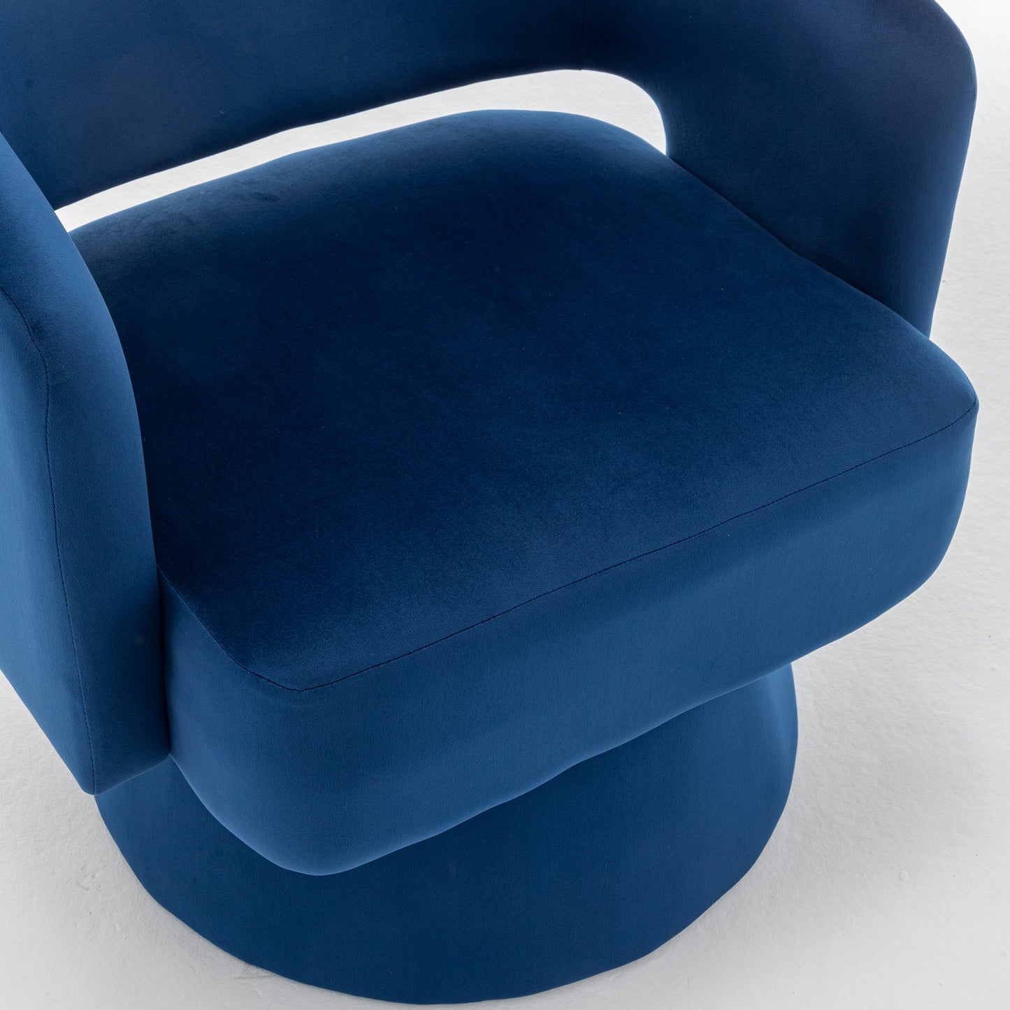 Elmcrest Traditional Velvet Swivel Accent Chair