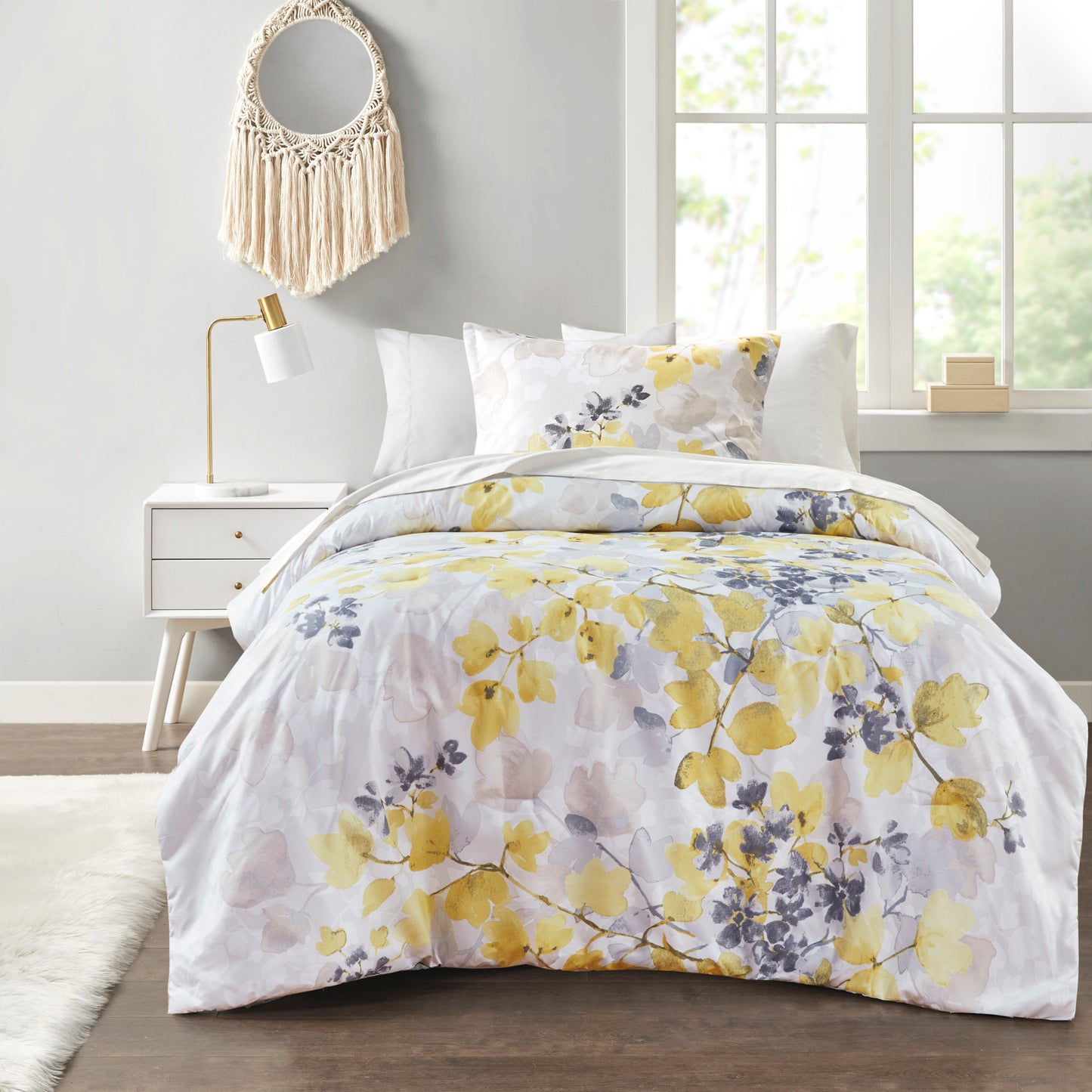 Cleo Contemporary Queen Comforter Set