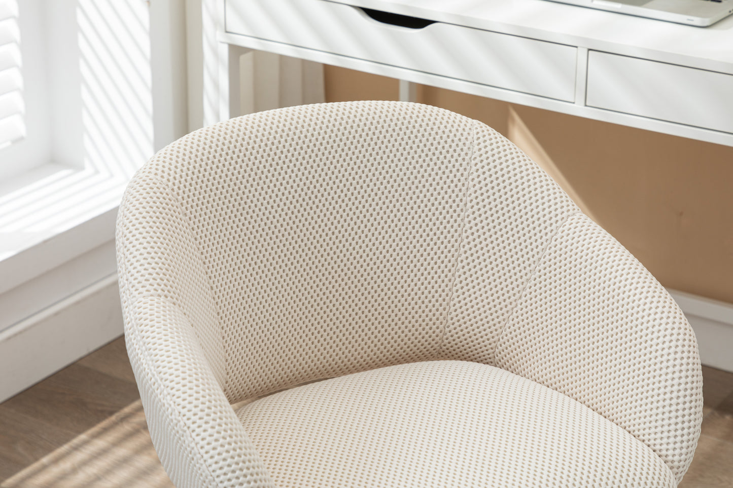 Silverleaf Modern Mesh Swivel Chair