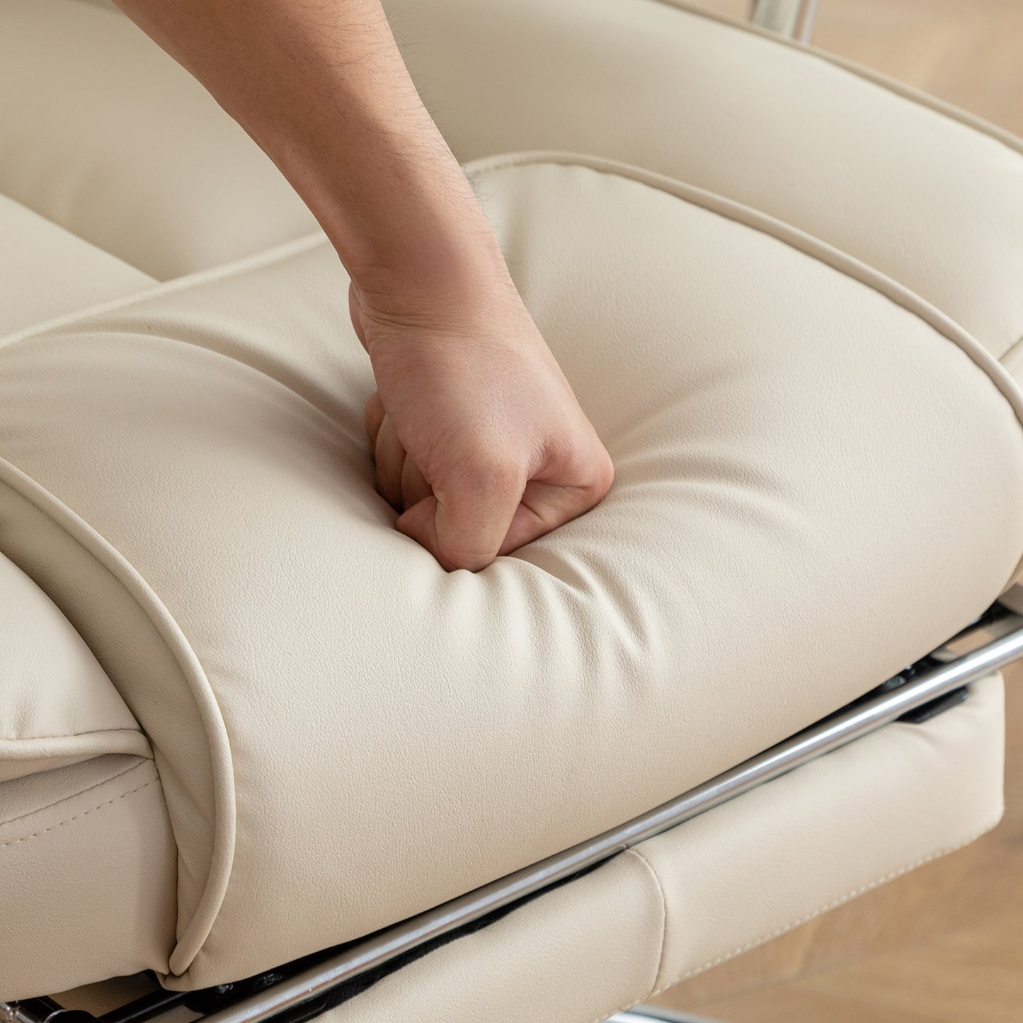 Ghivi Contemporary Leather Executive Chair