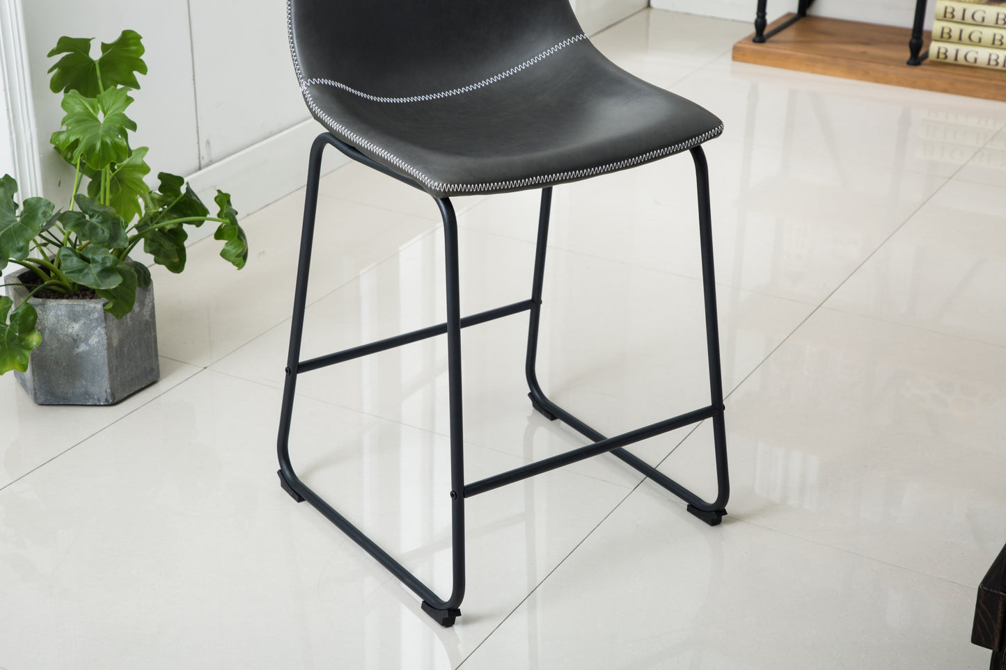 Elmcrest Contemporary Velvet Classic Dining Set