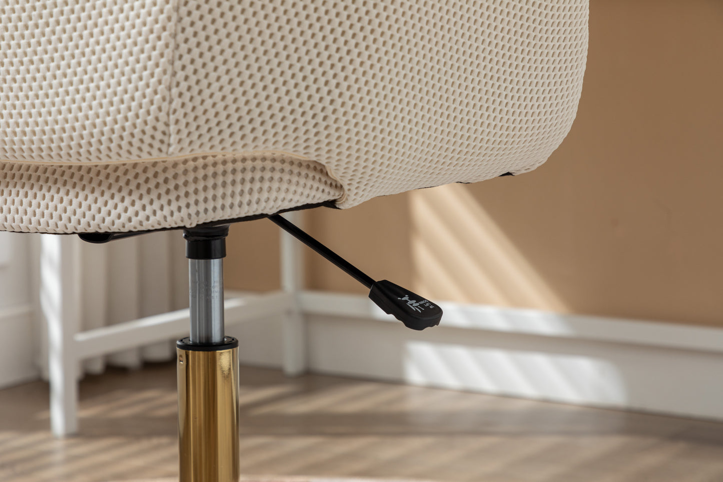 Silverleaf Modern Mesh Swivel Chair