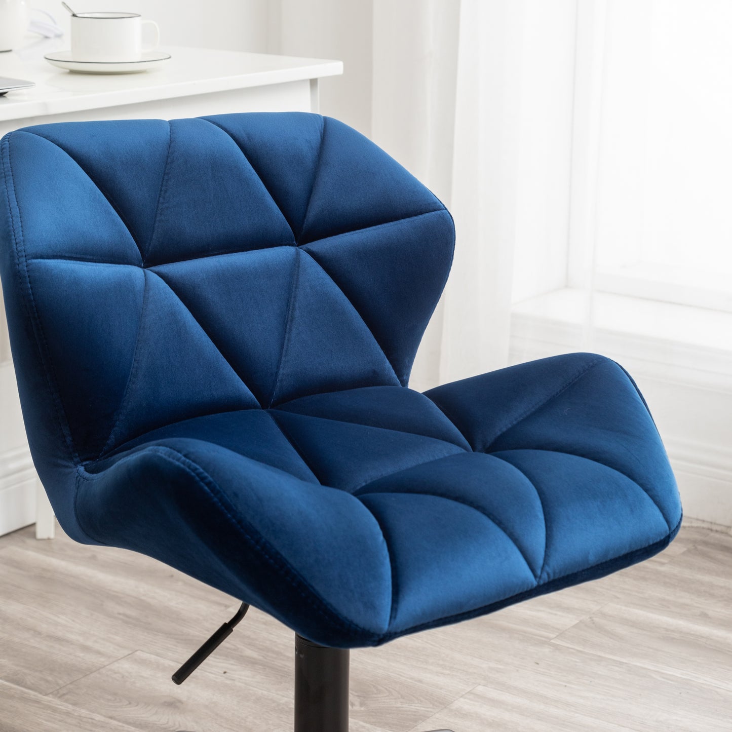 Eda Modern Tufted Swivel Chair